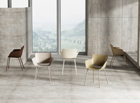 Chaise de salle à manger en plastique au design contemporain, résistante aux intempéries pour l'utilisation dans le jardin ou sur la terrasse, avec pieds en métal