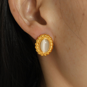 ชุดสร้อยคอจี้รูปไข่สไตล์ฝรั่งเศสสำหรับผู้หญิง ตัวเรือนทอง/เงิน ประดับเพชรแบบฝังขอบ เหมาะสำหรับใส่ทุกวัน เครื่องประดับคุณภาพดี - Product Image 4