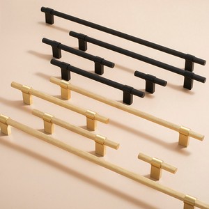 Poignées de meuble en T moletées en laiton massif pour armoires, penderies et commodes - Product Image 1