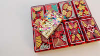 Tuiles de Mahjong Américain Personnalisées en Acrylique Gravées Ava avec Confettis Rouges pour Noël, Ensemble de Mahjong Américain pour Soirées de Fête à Domicile