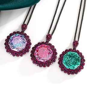 Collar Clásico con Colgante de Circonita Cúbica con Corte Rosa de 18 mm, Chapado en Oro sobre Cobre, Ecológico y Antideslustre, para Mujer - Product Image 6