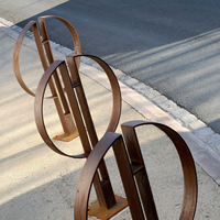 Support de vélo circulaire vertical à poser au sol, en métal, pour l'espace public urbain