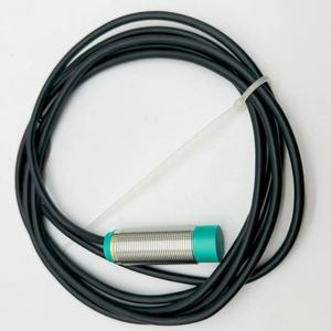 Capteur inductif Pepperl+Fuchs NBN8-18GM50-E2 IP68, boîtier en laiton, sortie PNP, 5-36V, connexion par câble non encastrée - Product Image 2