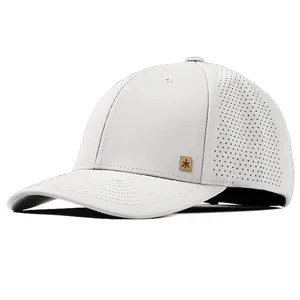 Vente en gros Chapeau perforé haute couture noir blanc ventilé personnalisé à 5 panneaux, chapeau de papa de golf performant avec logo personnalisé