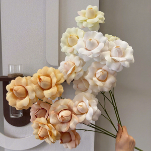 Fleurs artificielles Luo Shen Rose : Roses à 3 tiges et pétales bouclés dans une palette de couleurs Morandi pour les murs floraux de mariage et la décoration intérieure - Product Image 3