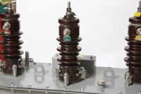 Transformateur combiné triphasé immergé dans l'huile JLS-20KV pour extérieur avec bobine toroïdale à enroulement en cuivre, sortie CT/PT haute tension 100V