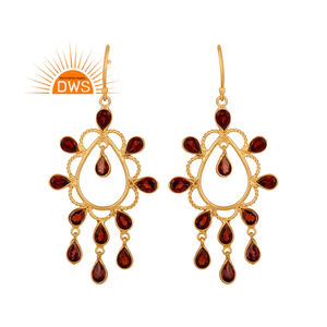 Boucles d'oreilles chandelier en argent 925 plaqué or indien, avec pierres précieuses grenat rouge vif multiples, par le fabricant de bijoux - Product Image 1