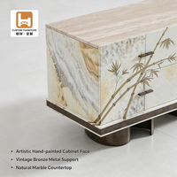 Mueble para TV de Mármol con Motivo de Bambú y Detalles Dorados, Centro de Entretenimiento Moderno de Perfil Bajo para Sala de Estar
