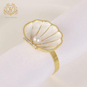 Haute qualité strass brillant <span class=keywords><strong>or</strong></span> boucles <span class=keywords><strong>de</strong></span> serviette lumière luxe coquille <span class=keywords><strong>perle</strong></span> ronds <span class=keywords><strong>de</strong></span> serviette pour la fête <span class=keywords><strong>de</strong></span> mariage hôtel Table décor - Product Image 2