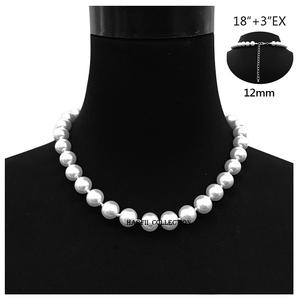 Collar de Cuentas de Resina Vintage Hecho a Mano, Joyería Artesanal Elegante, Regalo para Bodas y Ocasiones Especiales - Product Image 1