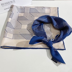 وشاح حريري 100% مطبوع طباعة رقمية حسب الطلب عالي الجودة وشاح جيب مربع من الحرير الفاخر - Product Image 1