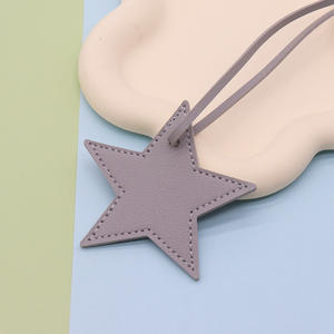 Porte-clés en forme d'étoile à cinq branches en cuir PU, pendentif coloré et mignon, breloques étoiles pour la décoration <span class=keywords><strong>de</strong></span> sacs, vente en gros - Product Image 3