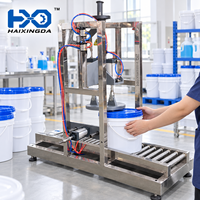 Machine de capsulage pneumatique semi-automatique durable pour seaux et fûts en plastique, avec presse à liquide et alimentateur de table à vide d'air