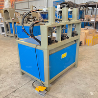 Machine de poinçonnage et de pliage hydraulique pour tubes carrés, machine de traitement de poinçonnage pour tubes carrés et profilés en angle