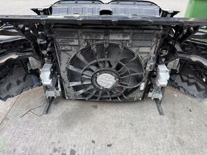 Assemblaggio Frontale Smontato con Radiatore, Ventola del Condensatore e Staffe per <span class=keywords><strong>BMW</strong></span> <span class=keywords><strong>X7</strong></span> 2019-2023 - Product Image 3
