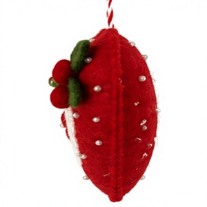Adorno Navideño de Fieltro de Lana 100% Certificado, Hecho a Mano en el Himalaya, Ecológico, con Corazón Rojo, Decoración Tradicional para Colgar en la Pared - Product Image 4