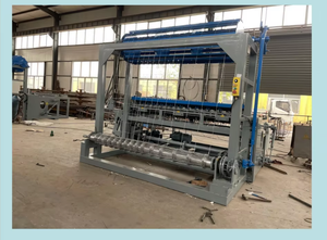 Machine de fabrication de <span class=keywords><strong>grillage</strong></span> pour pâturage entièrement automatique 2400 mm à nœuds fixes pour clôtures de bétail et terrains de jeu - Product Image 3