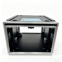 Boîtier de transport OEM 6U empilable pour montage en rack, avec 4 pieds en caoutchouc et rainures, pour amplificateur, doté de portes coulissantes supérieures et de verrous de verrouillage.