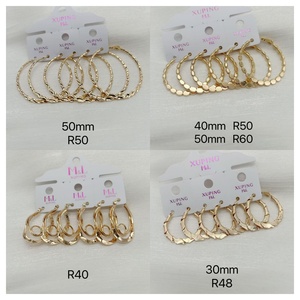 Boucles d'oreilles créoles torsadées épaisses et fines XUPING en cuivre plaqué or 14k 18k, plusieurs couleurs, grandes tailles, vente en gros - Product Image 6