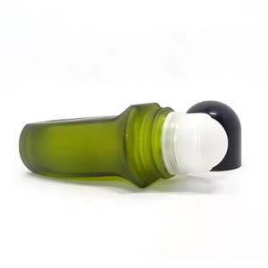 Venta al por mayor logotipo personalizado grabado bambú embalaje Twist up barras de labios cilindro bálsamo labio brillo tubo cosmético - Product Image 4