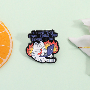 Ben bir iplik emaye Pin tarafından asılı komik kedi kahve broş Metal rozet yaka takı hediye ofis arkadaşlar için - Product Image 2