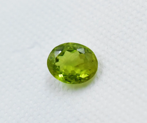 หินเพอริดอตสีเขียวกึ่งมีค่าทรงไข่หลวมธรรมชาติสำหรับการทำเครื่องประดับแหวนเพชรขายส่งของอินเดีย - Product Image 5