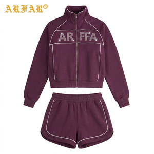 Ensemble 2 pièces personnalisé avec logo en strass pour femme, streetwear, veste multicolores contrastées avec passepoil et short taille élastique, survêtement - Product Image 3