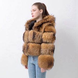 Soldes Black Friday QIUCHEN- QC20018 Nouveauté Manteaux Courts en Vraie <span class=keywords><strong>Fourrure</strong></span> de Raton Laveur pour Femme avec <span class=keywords><strong>Capuche</strong></span> en <span class=keywords><strong>Fourrure</strong></span> - Product Image 2