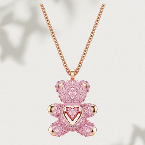 Ensemble de bijoux mignon en forme d'ours - Chaîne de <span class=keywords><strong>collier</strong></span>, <span class=keywords><strong>collier</strong></span>, <span class=keywords><strong>bracelet</strong></span>, boucles d'oreilles. Vente en gros d'articles en cristal. - Product Image 2