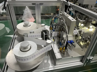 Machine de remplissage et de scellage automatique de flacons en plastique pour liquides, capacité de 4000 BPH, pour huile, parfum, crème, produits chimiques, boissons, pompe