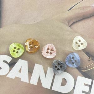 Botones de Resina de Cuatro Ojos para Camisas, Botones Resistentes con Mezcla de Colores Triangulares para Accesorios de Ropa - Product Image 4