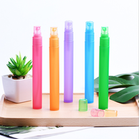 Nouveau design mini flacon pulvérisateur atomiseur en plastique pour désinfectant pour les mains 10ml 20ml, pompe pulvérisatrice pour parfum, sérum de soin de la peau, format de poche cylindrique