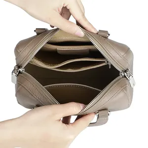 กระเป๋าถือ AndoBag Retro สำหรับผู้หญิง หนังแท้ สะพายไหล่หรือสะพายข้าง กระเป๋าหูหิ้วแบบซิปคู่ รุ่น 3105 - Product Image 3