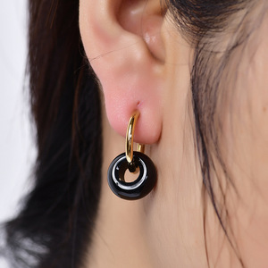 Boucles d'oreilles Huggie 18 mm en pierre de malachite verte plaquées or, bijoux pour femmes, cadeau, boucles d'oreilles tendance - Product Image 4