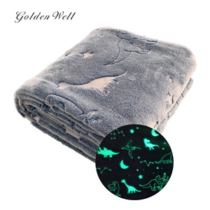 Gesunde und Weiche Flanell Fleece Decke Glow in <span class=keywords><strong>The</strong></span> Dark Decke mit Stern Mond Spaß Geschenk für Kinder Jungen Mädchen - Product Image 1