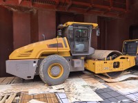 Rouleau compresseur vibrant à tambour unique XS205 de 20 tonnes fabriqué en Chine avec une largeur de compactage de 1600 mm et un moteur de 140 kW pour la construction routière