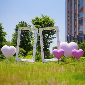 Escultura de Fibra de Vidrio Moderna y Ecológica con Marco de Corazón para Fotos de Celebridades de Internet, para Exteriores, Personalizable - Product Image 2
