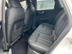 <span class=keywords><strong>Audi</strong></span> Q4 E-tron 40 SUV électrique d'occasion 2024, longue autonomie, véhicule électrique intelligent, prêt à l'exportation, blanc sur noir - Product Image 5