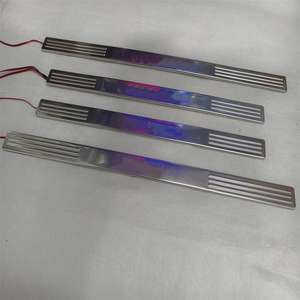 Pour <span class=keywords><strong>Mercedes</strong></span>-Benz GLS X167 Maybach : Bande de seuil de porte LED anti-rayures pour scooter - Product Image 1