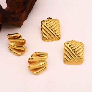 ต่างหูห่วงสแตนเลส304ชุบทอง18K สุดหรูสำหรับสุภาพสตรี1คู่ - Product Image 1