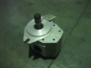 Pièces de niveleuse à moteur très demandées : Pompe à eau 11C0330 pour moteur diesel – Pièces de machines de construction directement de l'usine - Product Image 2