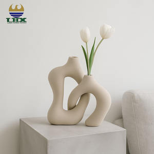 Conjunto de Vasos de Cerâmica Abstratos Minimalistas Irregulares com Dupla Abertura, Vasos Escultóricos em Porcelana com Acabamento Areia-Mate e Salpicado, Decoração Moderna para Casa - Product Image 1