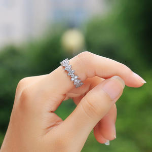 Anillo de Eternidad con Diamantes en Forma de Flor F371, Anillo de Moda para Mujer con Piedra Natural Redonda y Engaste de Puntas para Boda - Product Image 5