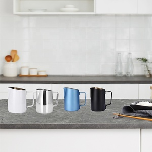 Silberner, schmaler, tropffreier Milchkrug mit scharfer Ausgießöffnung, komfortablem Griff und klarer Skalenmessung - Product Image 6