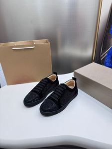 Sneakers de luxe au design élégant avec diamants, chaussures pour hommes, chaussures de marche antidérapantes à tige haute pour hommes, adaptées à l'été - Product Image 3