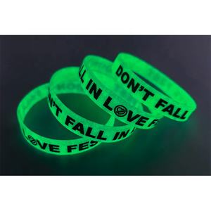 กำไลข้อมือทำจากยางสีเข้มเรืองแสง - Product Image 1