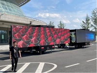Kendaraan Iklan Layar LED Besar Hitam Media Bergerak Komersial Iklan Kustom Ekspor Perdagangan
