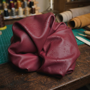 Cuir véritable rouge très demandé, finition grainée, résistant à l'eau, écologique et durable - Product Image 1