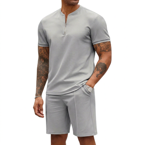 Conjunto de camiseta de manga corta y pantalones cortos de punto de secado rápido de color sólido informal de verano para hombre, gris claro - Product Image 1