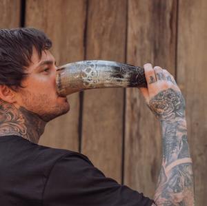 Cuerno Vikingo Tallado con Diseño Animal de Alta Calidad, Antiderrames, Ecológico, de Cuerno de Búfalo, Precio Directo de Fábrica - Product Image 2